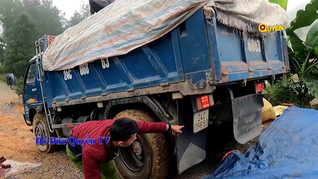 Tiết Đại Hàn Xe Ô Tô Ben THACO Chở Gạch Và Đổ Gạch Đỏ | Đỗ Đức Quyền TV