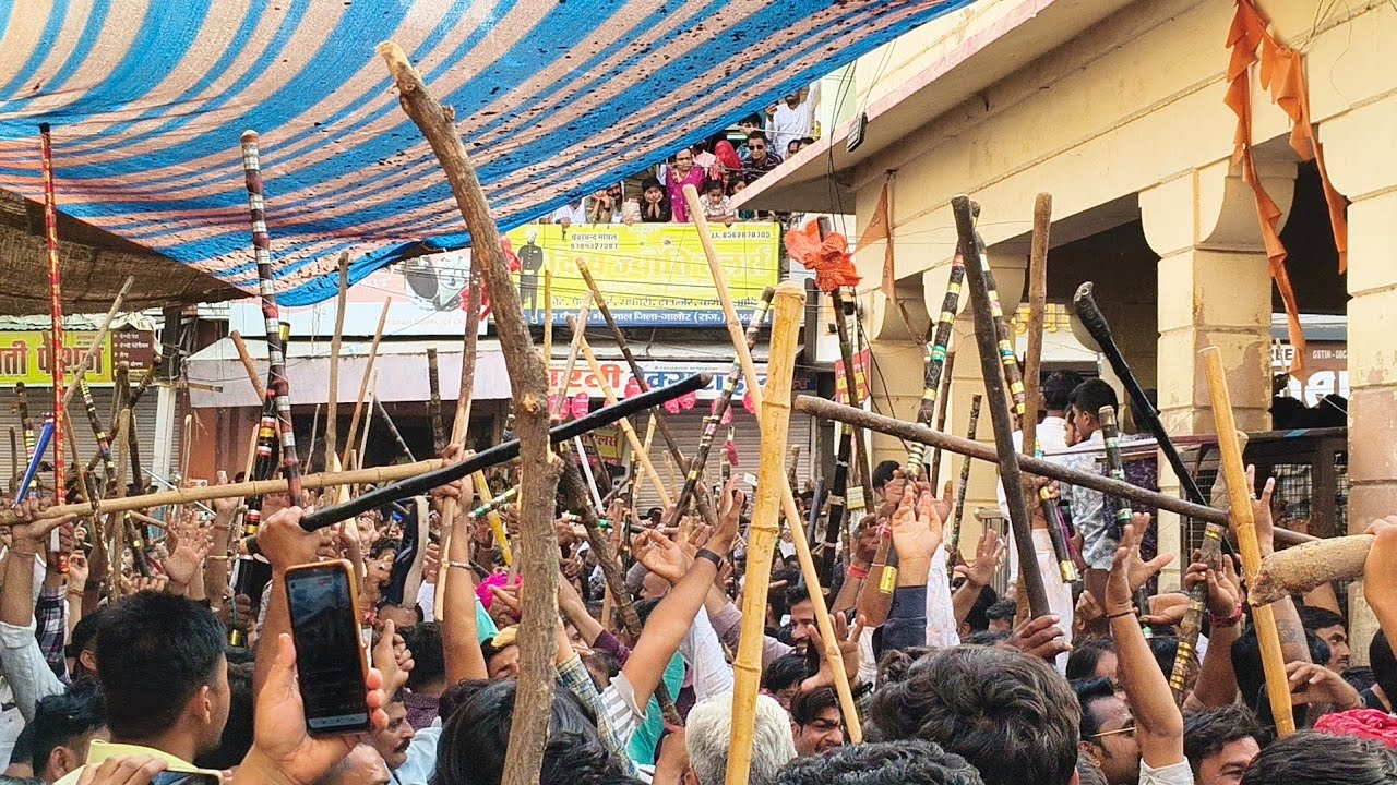 भीनमाल की प्रसिद्ध घोटा गैर देखिए बाबैया ढोल के साथ ऐसे खेली जाती है घोटा गैर