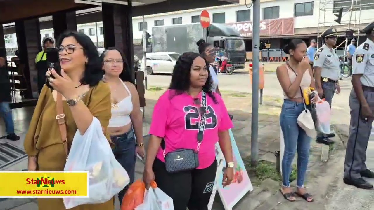 130 jaar KPS, feestelijke rondmars door Paramaribo centrum