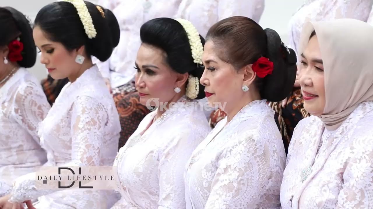 DAILY LIFESTYLE: PESONA KEBAYA PUTIH DENGAN SENTUHAN KAIN BATIK DALAM PHOTOSHOOT KOMUNITAS