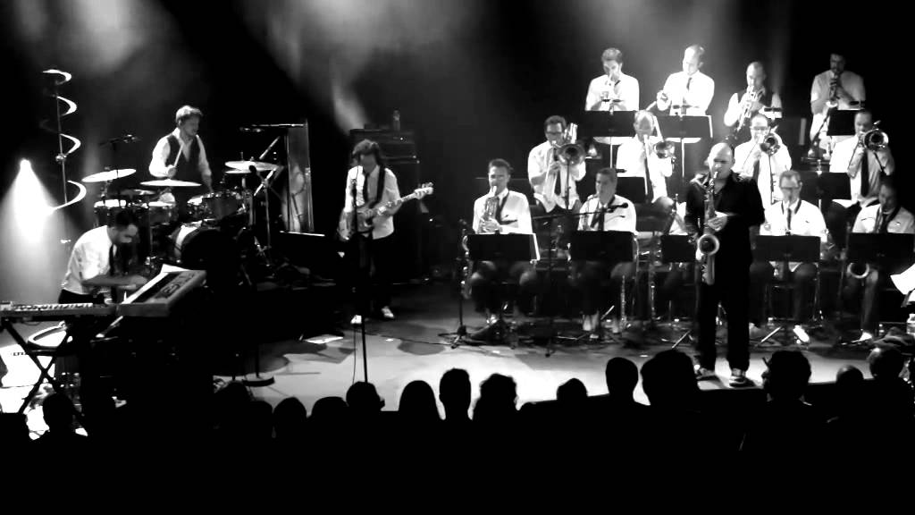 Electro Deluxe Big Band - California (Live In Paris)