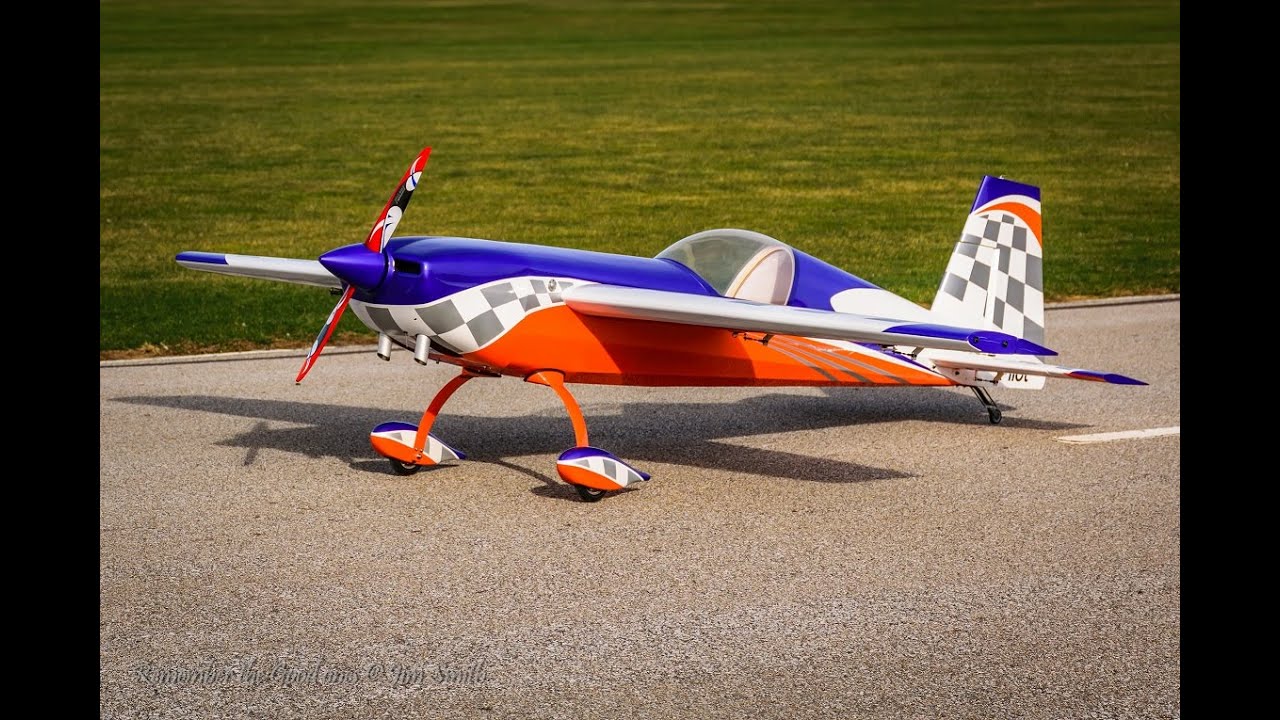 Joe Smith Warming up the GP123 in the Pilot 330 Extra