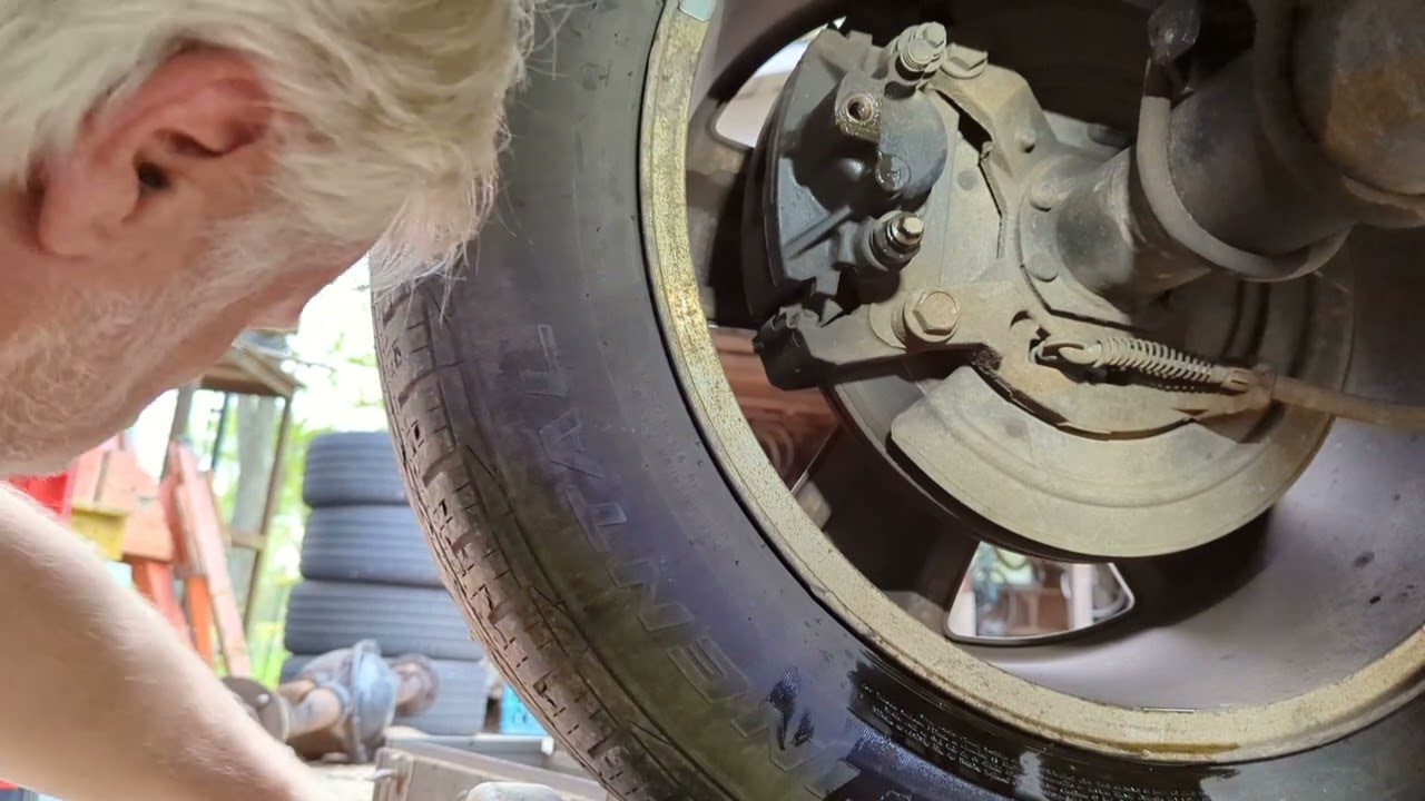 04 Замена заднего тормозного шланга Dodge Ram 1500, часть 1