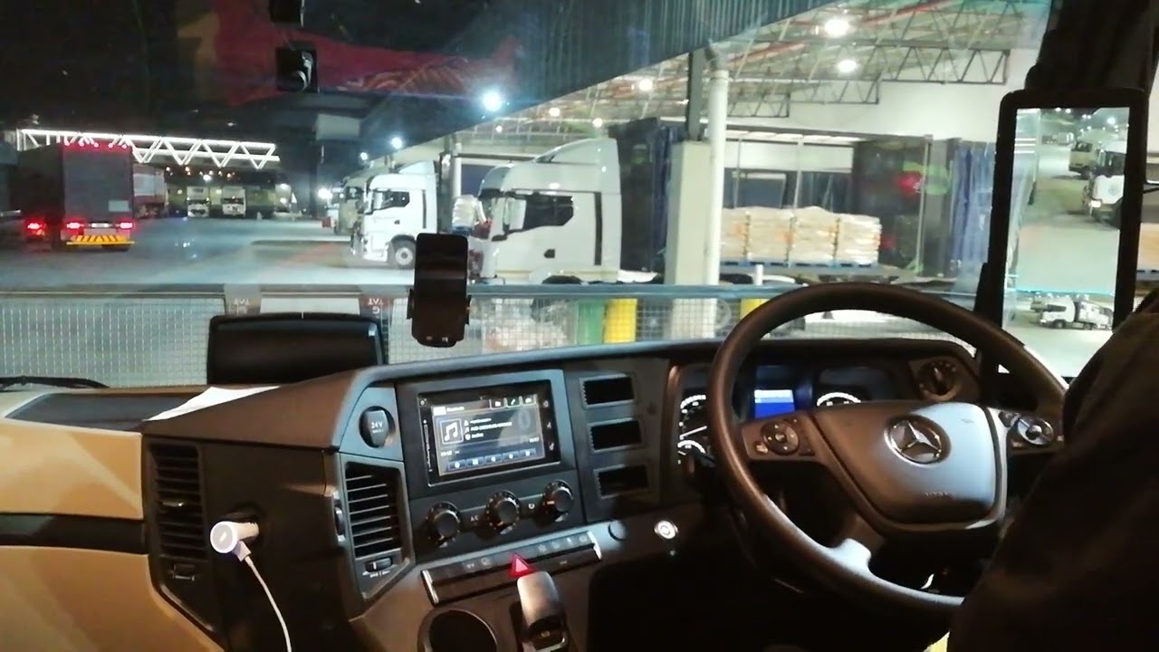 First time reversing 2652 Actros new model 🚛🇿🇦