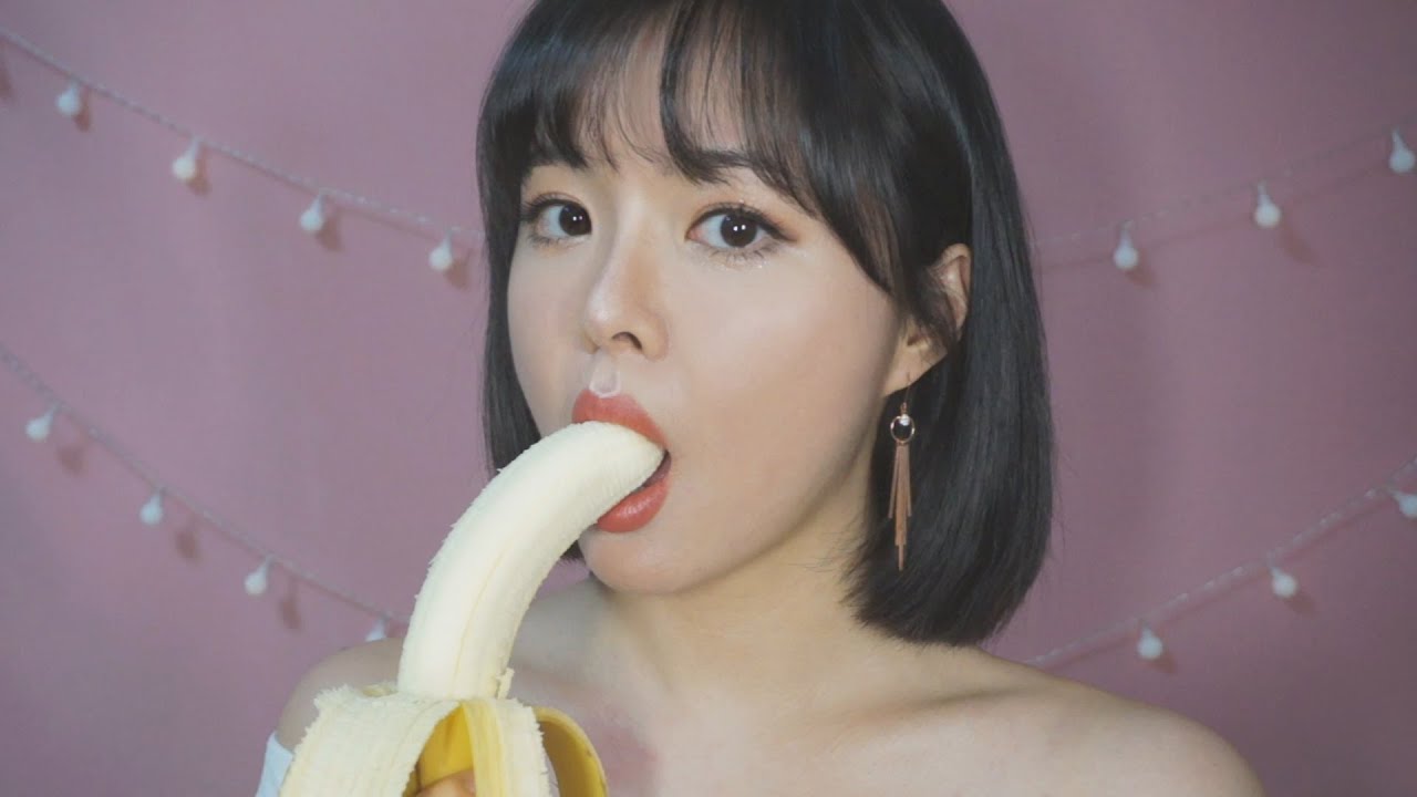 ASMR 🍌Crunchy Banana Eating Sounds 👄Mouth Sounds