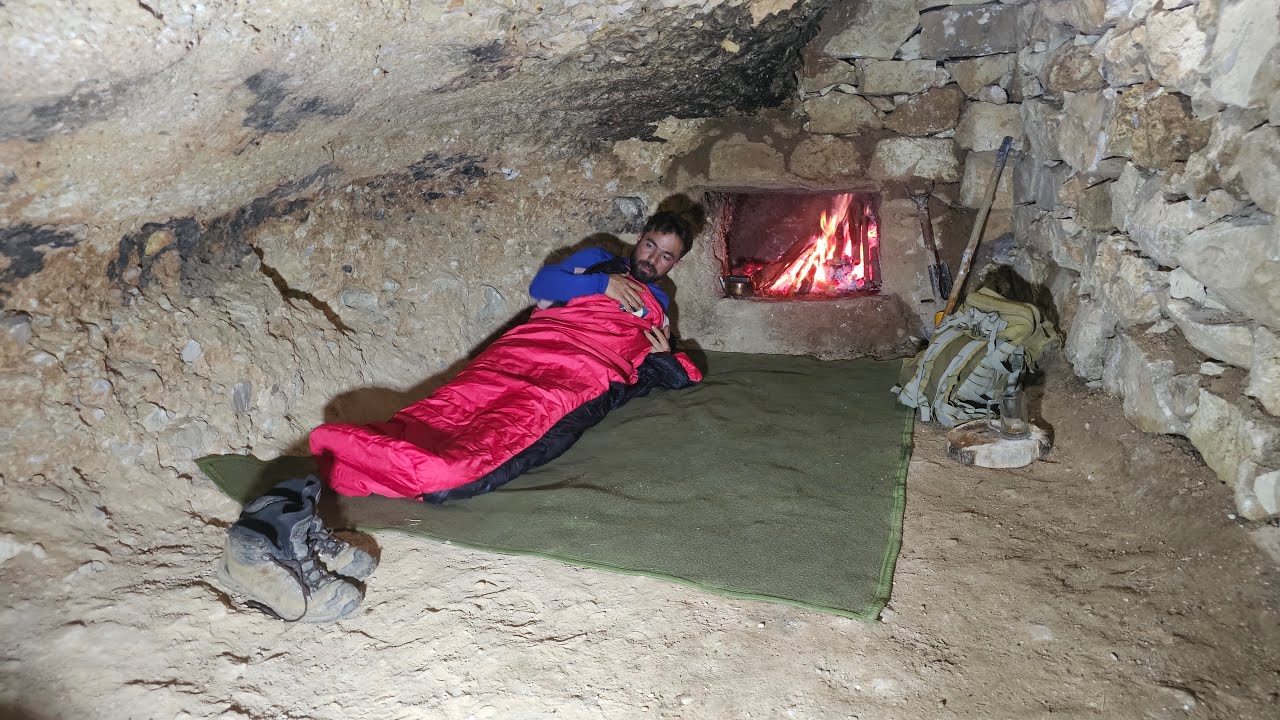 A survival shelter in an abandoned cave. Building a mud&stone fireplace in war zone 🚀