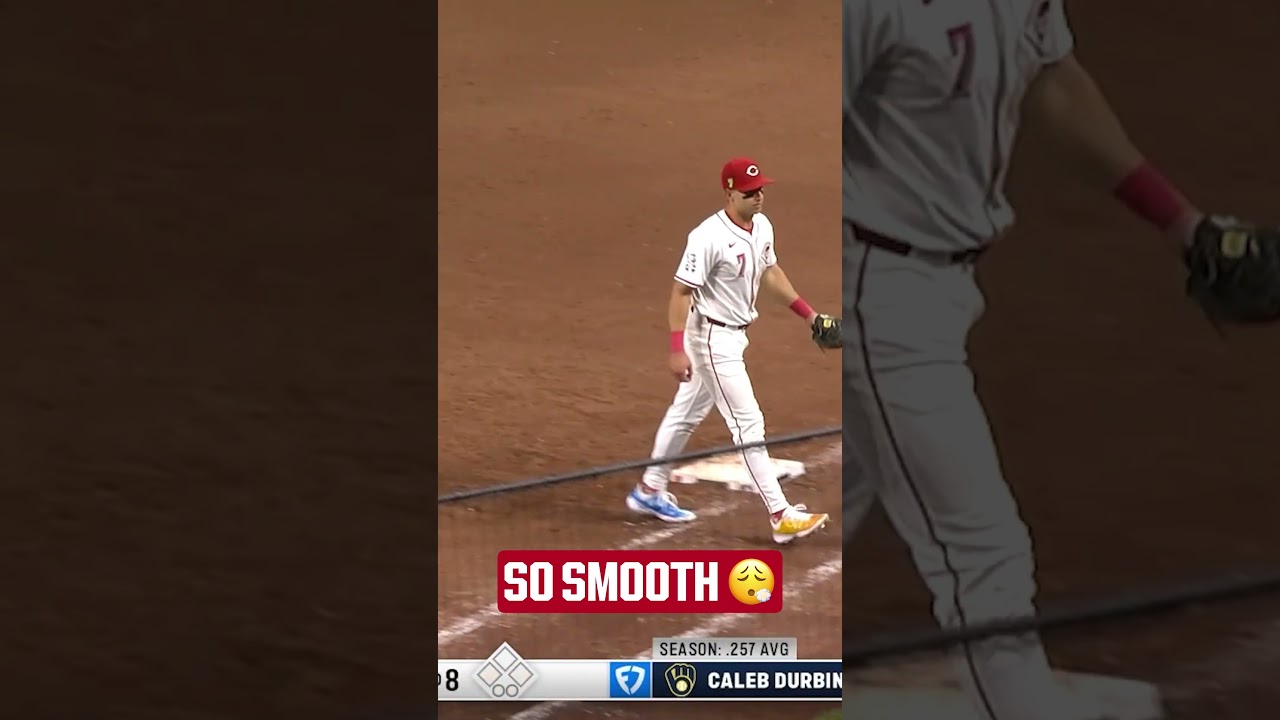 This barehanded play by Ke'Bryan Hayes keeps the Reds on top!