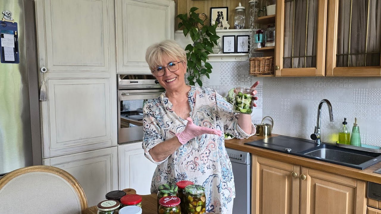 DOMOWE OGÓRKI W SŁODKIEJ ZALEWIE Z CHILI I CZOSNKIEM [635]