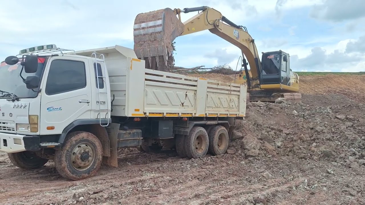 จัดหนักจัดเต็ม CAT 323GX เจอดินดานดินตับม้า ดั้มสายแบก ZX200-3 ก็มา excavator and truck