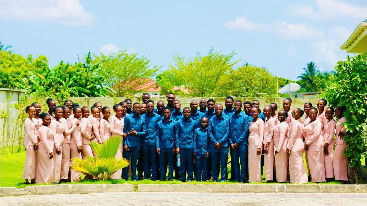 CHRISTUS VINCIT/KRISTO MSHINDA (Live Performance) ||KWAYA YA MT DOMINIC SAVIO (KMDS)