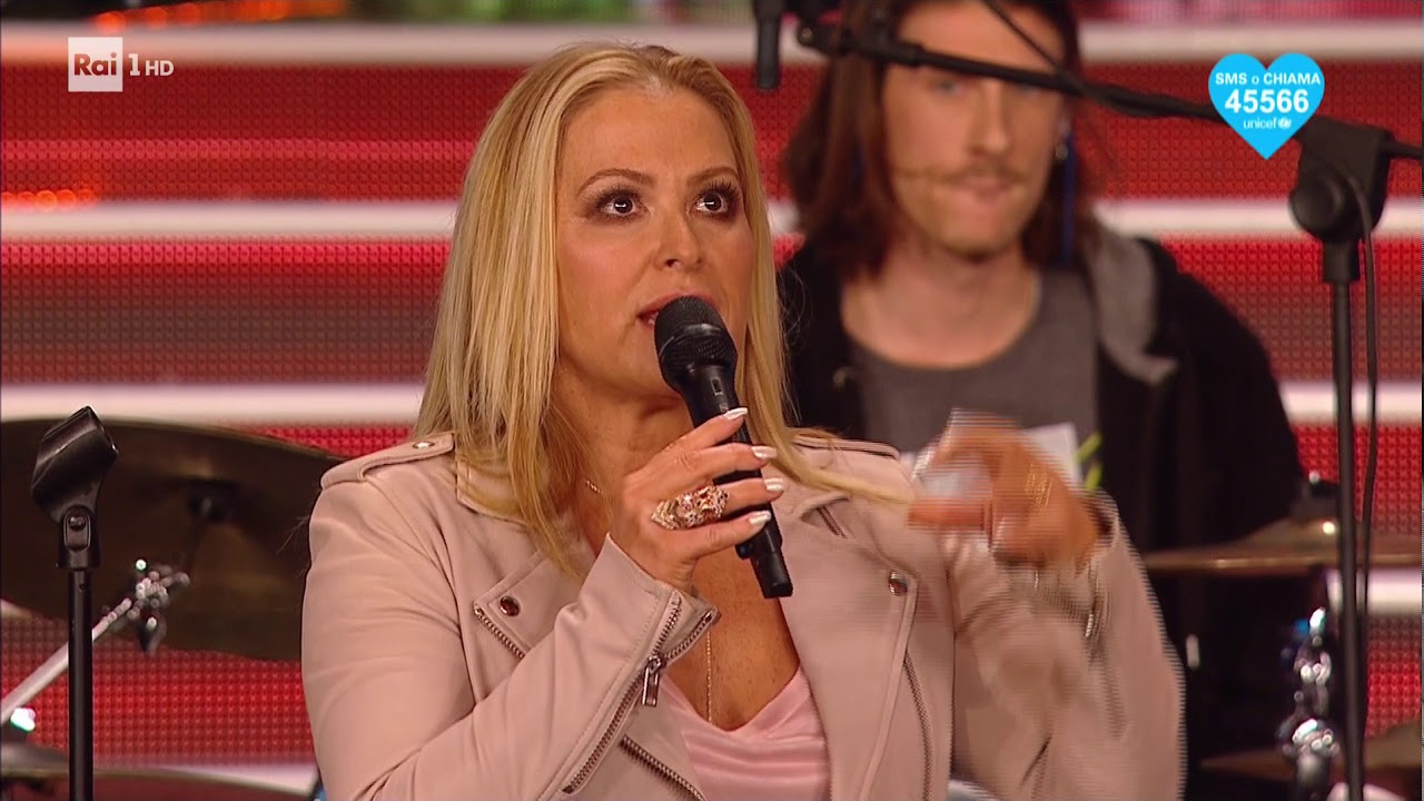 Anastacia - Caught in the Middle - 18 Novembre 2017 - Prodigi La musica è vita - Rai1