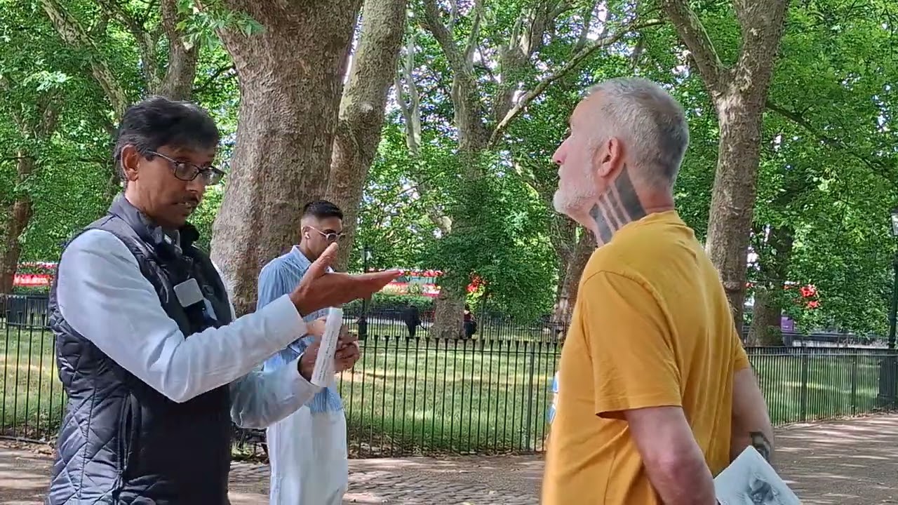 Athiest Tries To Outsmart A Muslim end Up Cooked | Shabir Yusuf | Speakers Corner