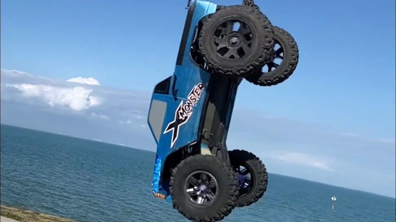 Beating on my Xmaxx like it owes me money!🤣🤣🤣