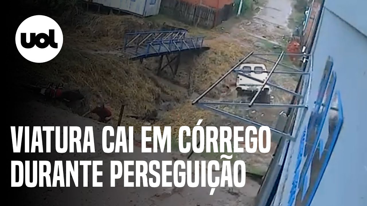 Carro da polícia cai em córrego durante perseguição em Rio Branco (AC)