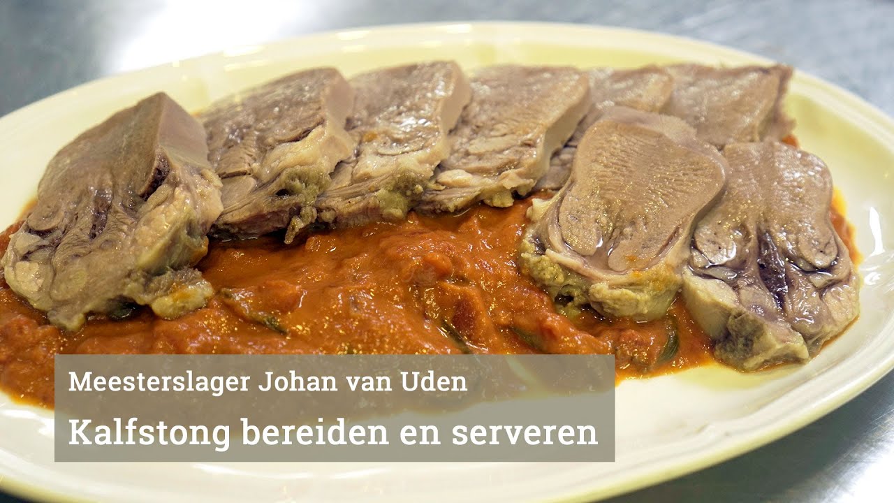 Kalfstong bereiden en met tomatensaus serveren