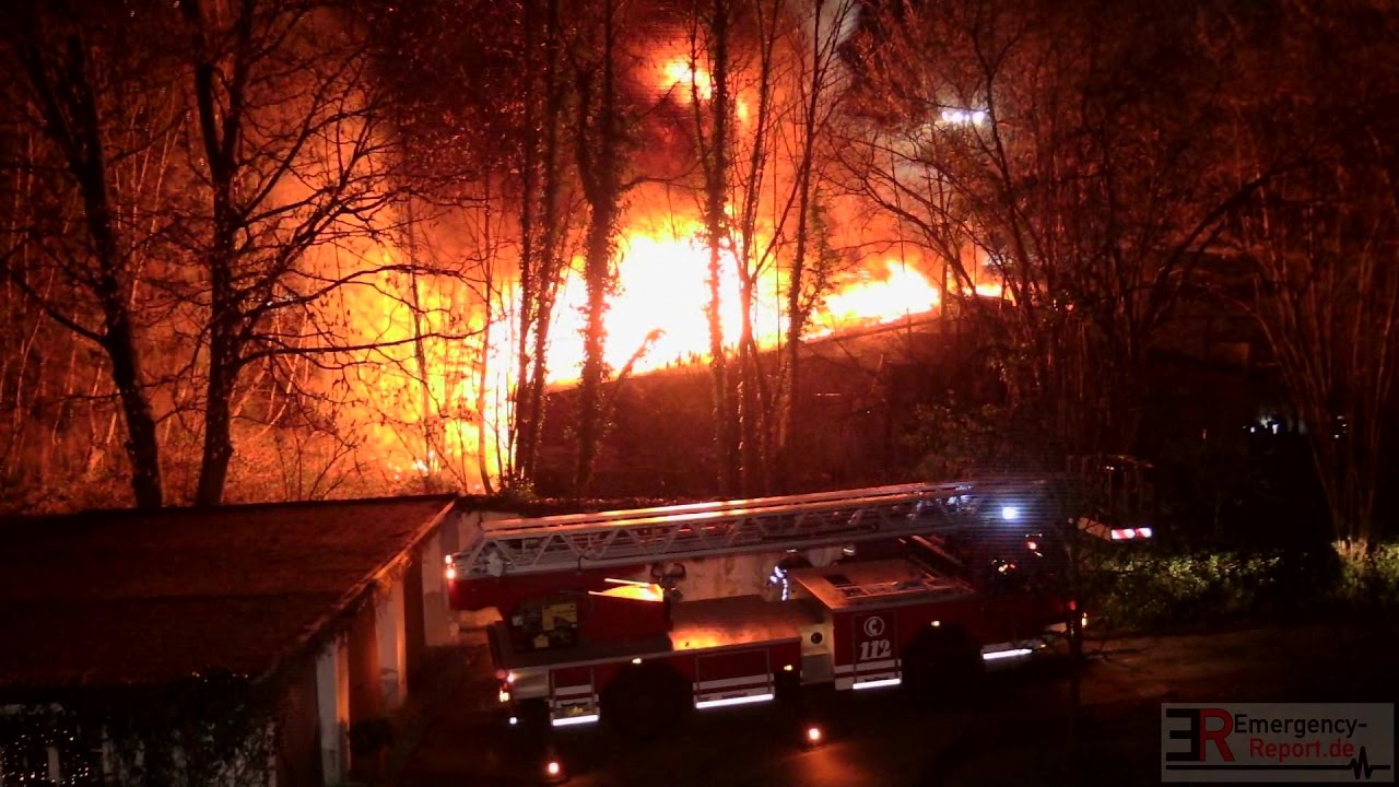 [GROSSBRAND IN SOLINGEN] - Lagerhalle im Vollbrand | Massive Rauchentwicklung | Grosseinsatz -