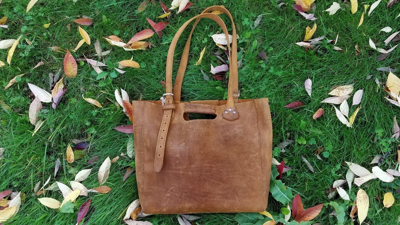 What's in my Bag - Vacation Edition -Saddleback Leather Tote - WIMB
