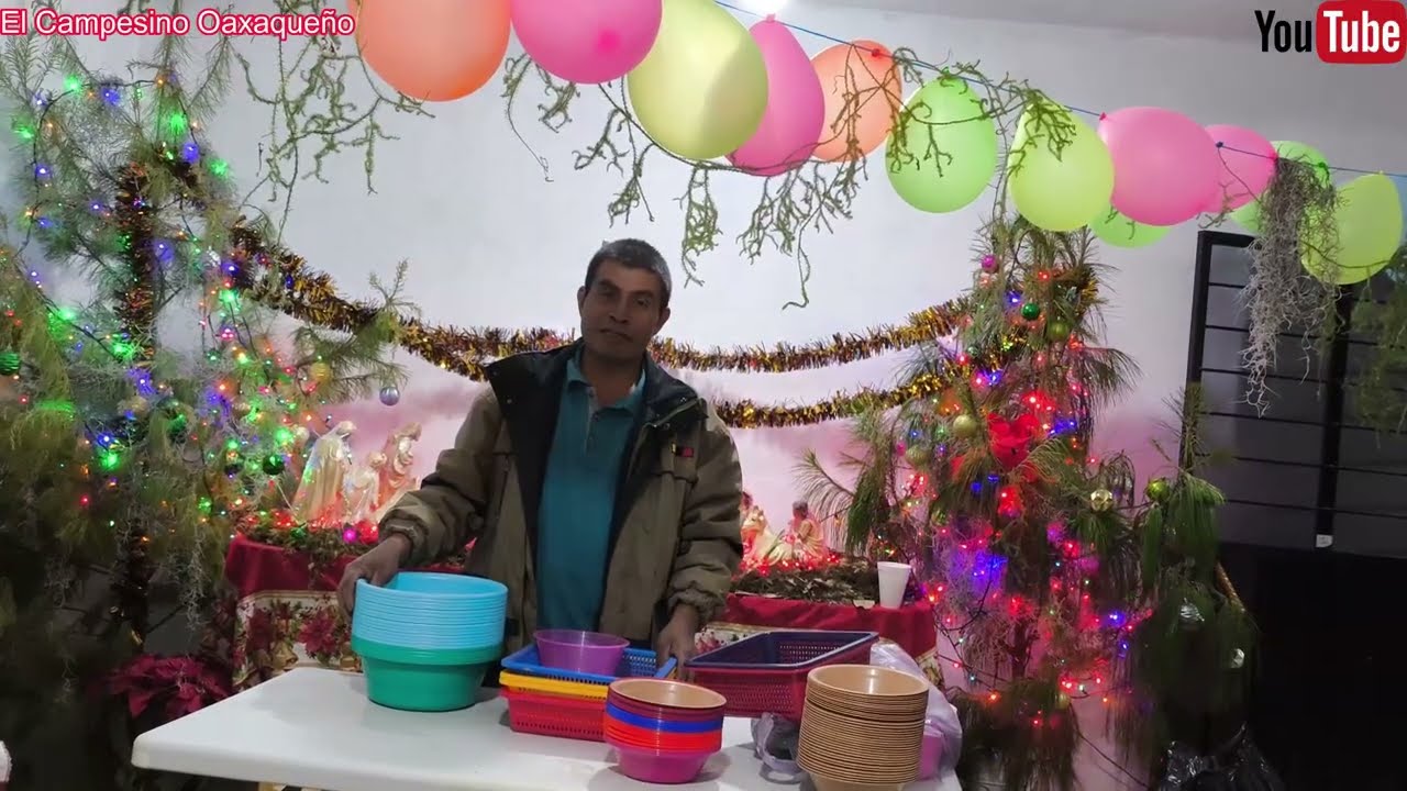 ✅️😃 Después de la procesión de fin de año así compartimos unos regalos en la iglesia 
