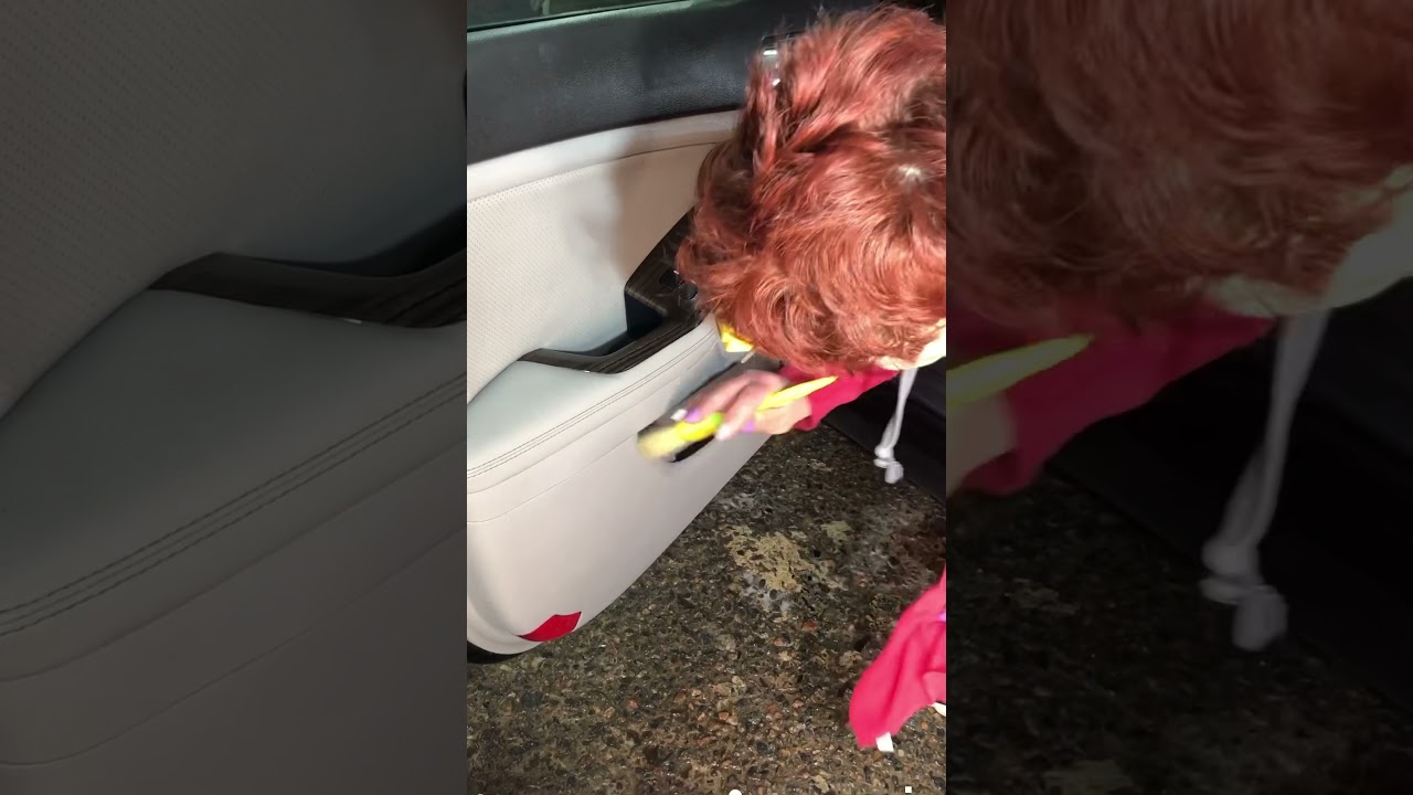 Как правильно протереть пыль в салоне автомобиля на автомойке. Уборка салона