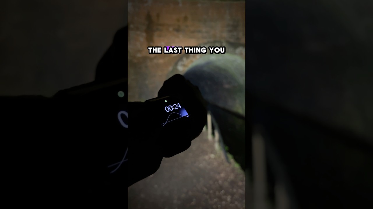 Najstraszniejszy znak? Czy to ma tu być? #kanał #tunel #piesze wędr&oacute;wki #teren wiejski #humor