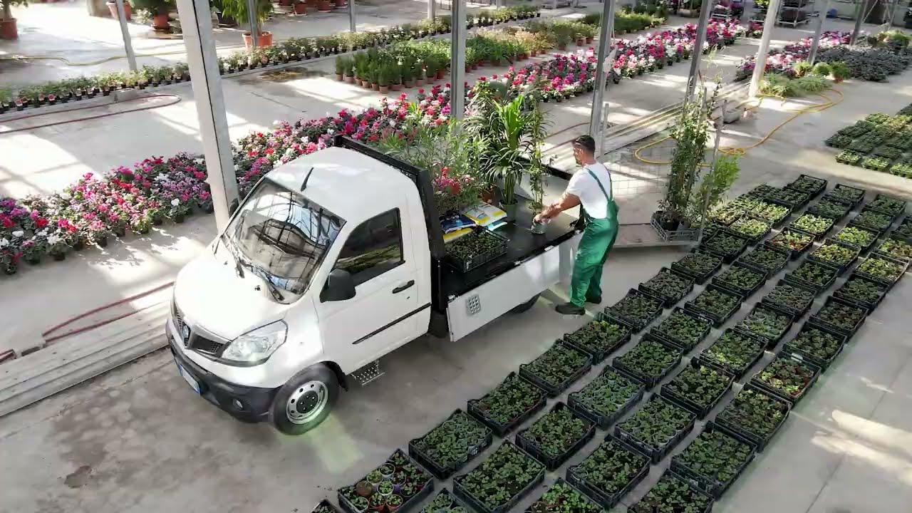 L&rsquo;utilitaire urbain par excellence. 🍃  - PIAGGIO PORTER NP6 | GROUPE MARTY #piaggio #porternp6
