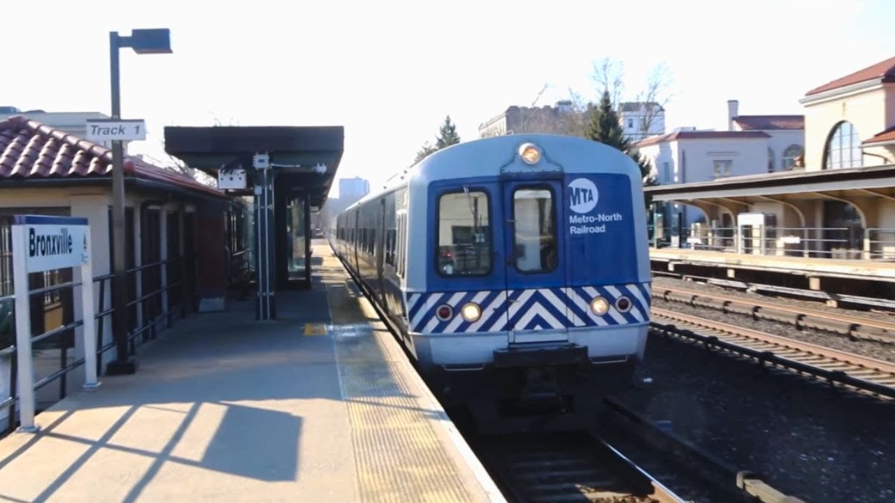 Metro-North: M3A Train on the Harlem Line at Bronxville