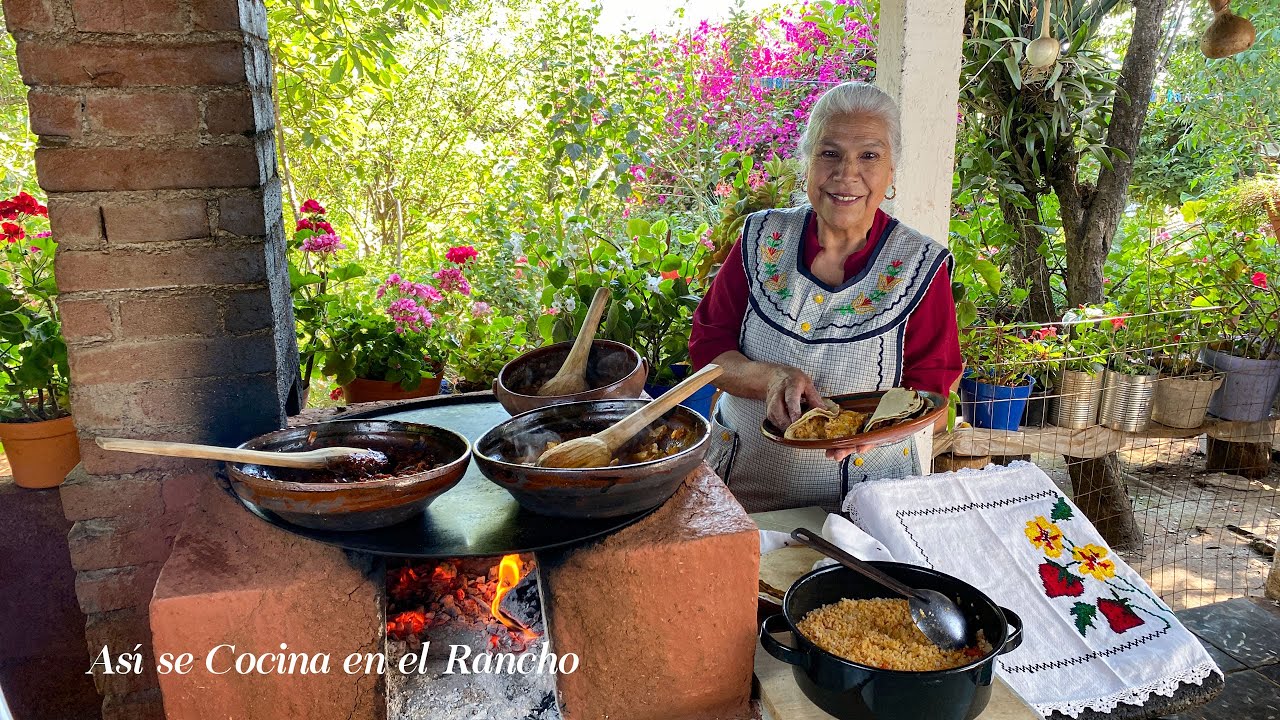 El Mejor Negocio 💲💲 Los Puestos de las Cazuelitas Así se Cocina en el Rancho