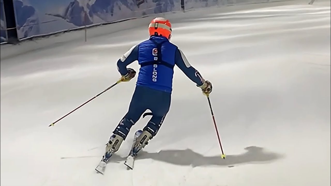 Warm-up run pre slalom training #ski #snow #skiinstructor #skiracing #skiing 