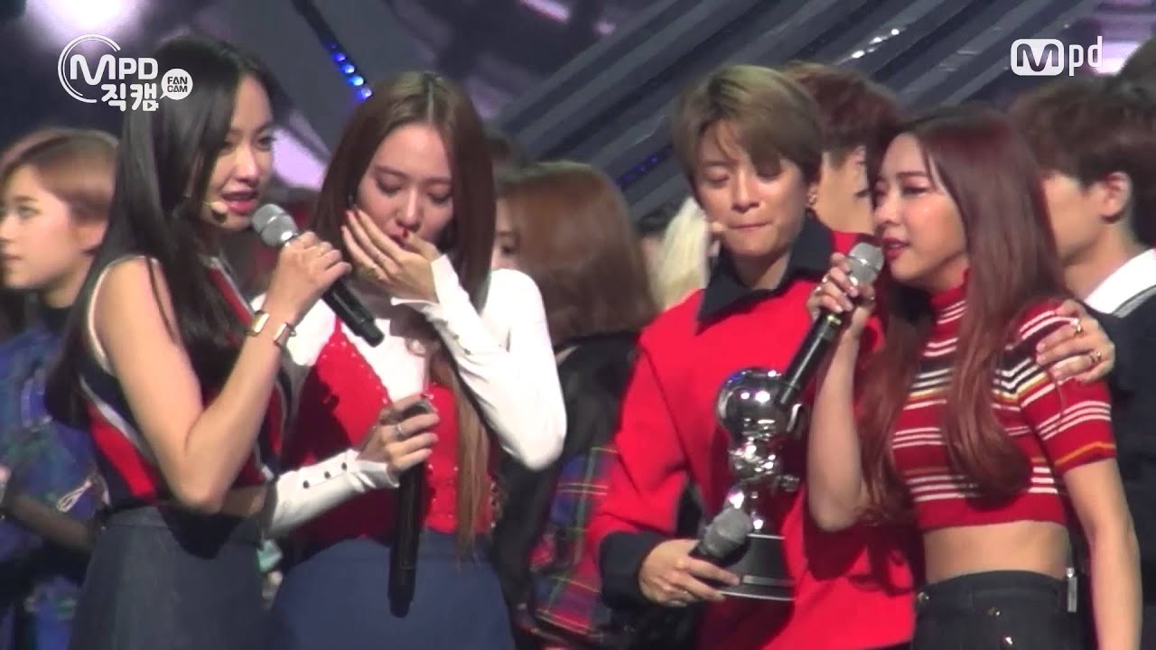 [MPD직캠] 에프엑스 1위 앵콜 직캠 4 Walls Fancam No.1 Encore full ver. MNET MCOUNTDOWN 151105