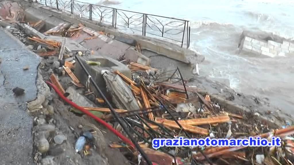 Crollo Lungomare a Siderno RC