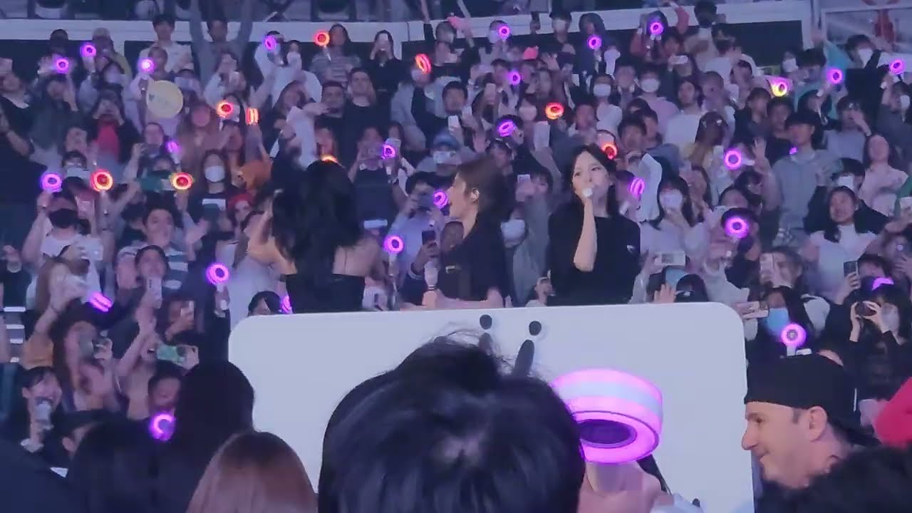 TWICE 5TH WORLD TOUR 