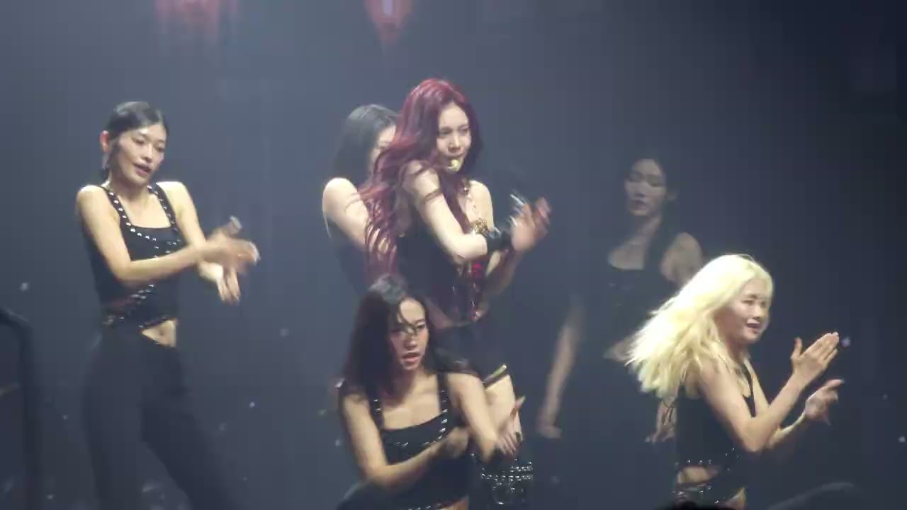 250705 비비지(VIVIZ) - Cliche  [NEW LEGACY in Seoul]