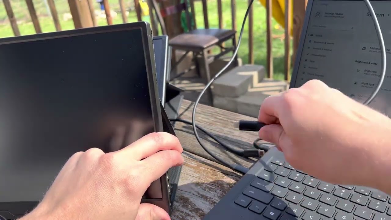 600 Nit OLED Portable Monitor SUN Test Vs. 400 Nit LED IPS [Uperfect] [Outside] [tb4]