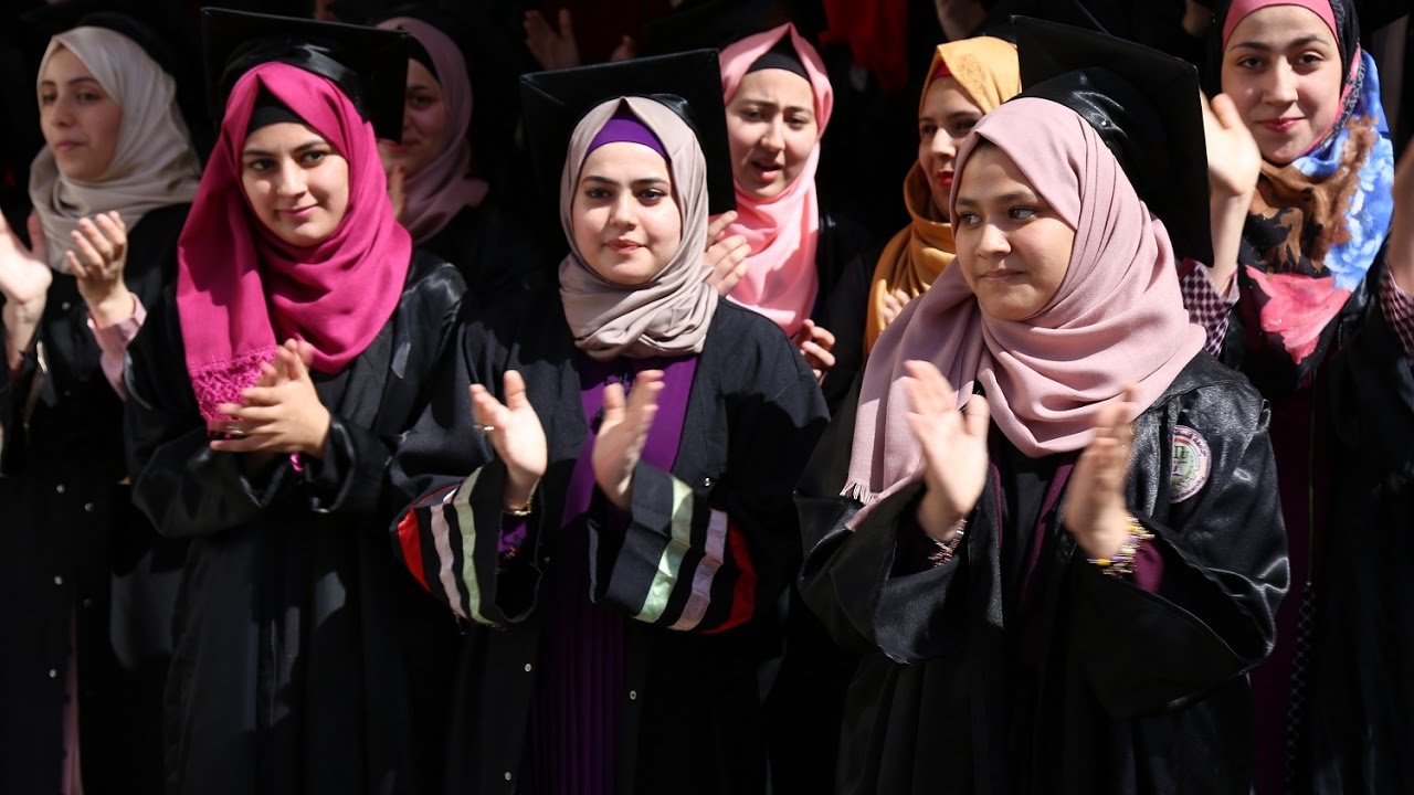 حفل تخريج طالبات الثانوية العامة في مدرسة بنات نزلة عيسى الثانوية