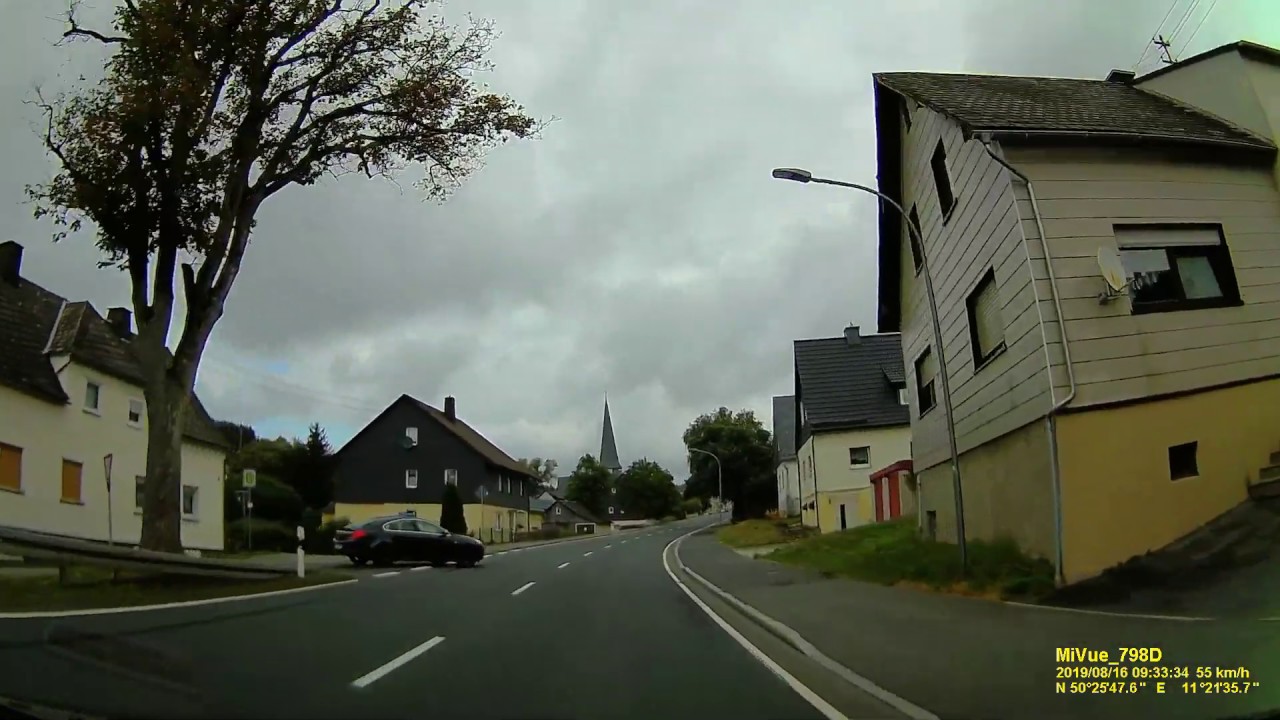 D: Gemeinde Steinbach a.Wald. Landkreis Kronach. Fahrt durch den Ort. August 2019