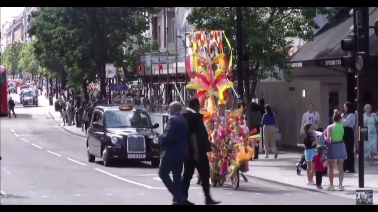 Not long ago on Oxford Street. Pure coincidence that I stopped outside BOND Street station.