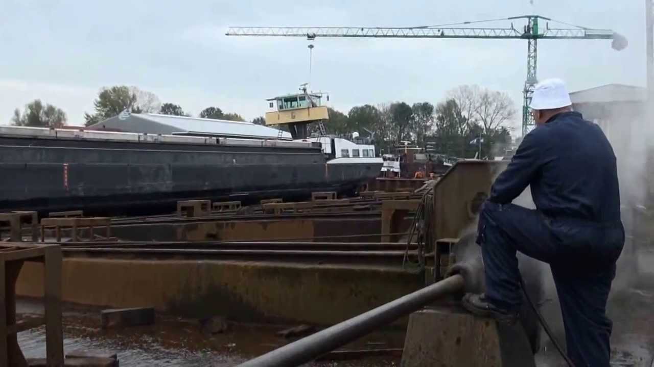 2013 Binnenvaartschip te water laten Wout Liezen Meppel