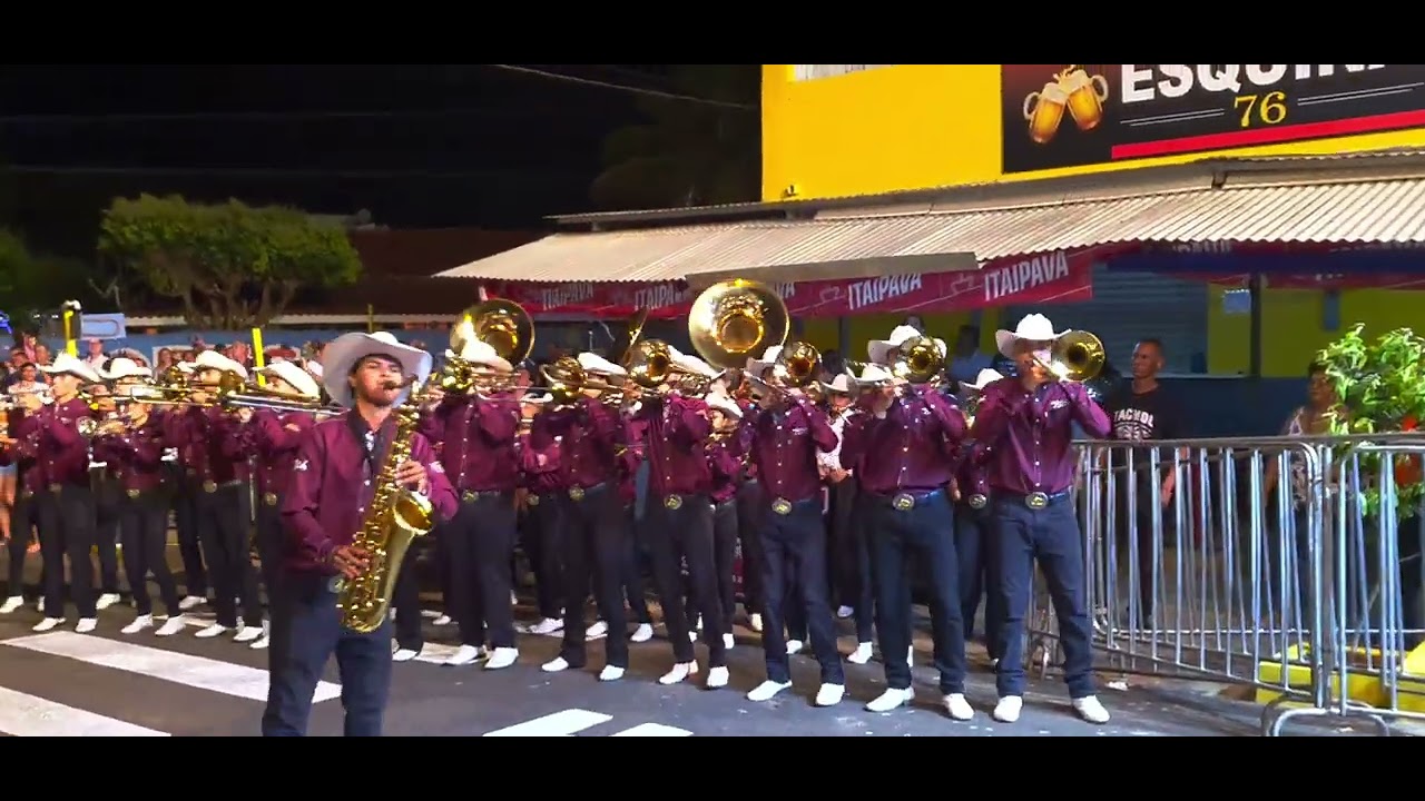 Facmol   tocando  Take Me Home, Country Roads  ,Canção de John Denver