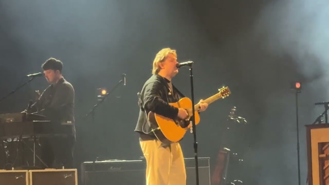 Almost (new song) - Lewis Capaldi - Manchester 20/09/25