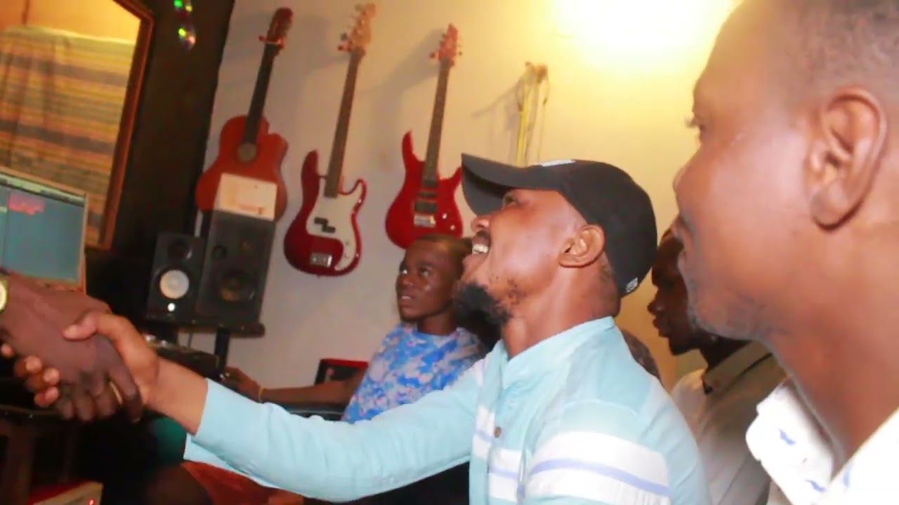 Bas musicien basali makabu ya somo na  hommage ya  papa pedo à suivre