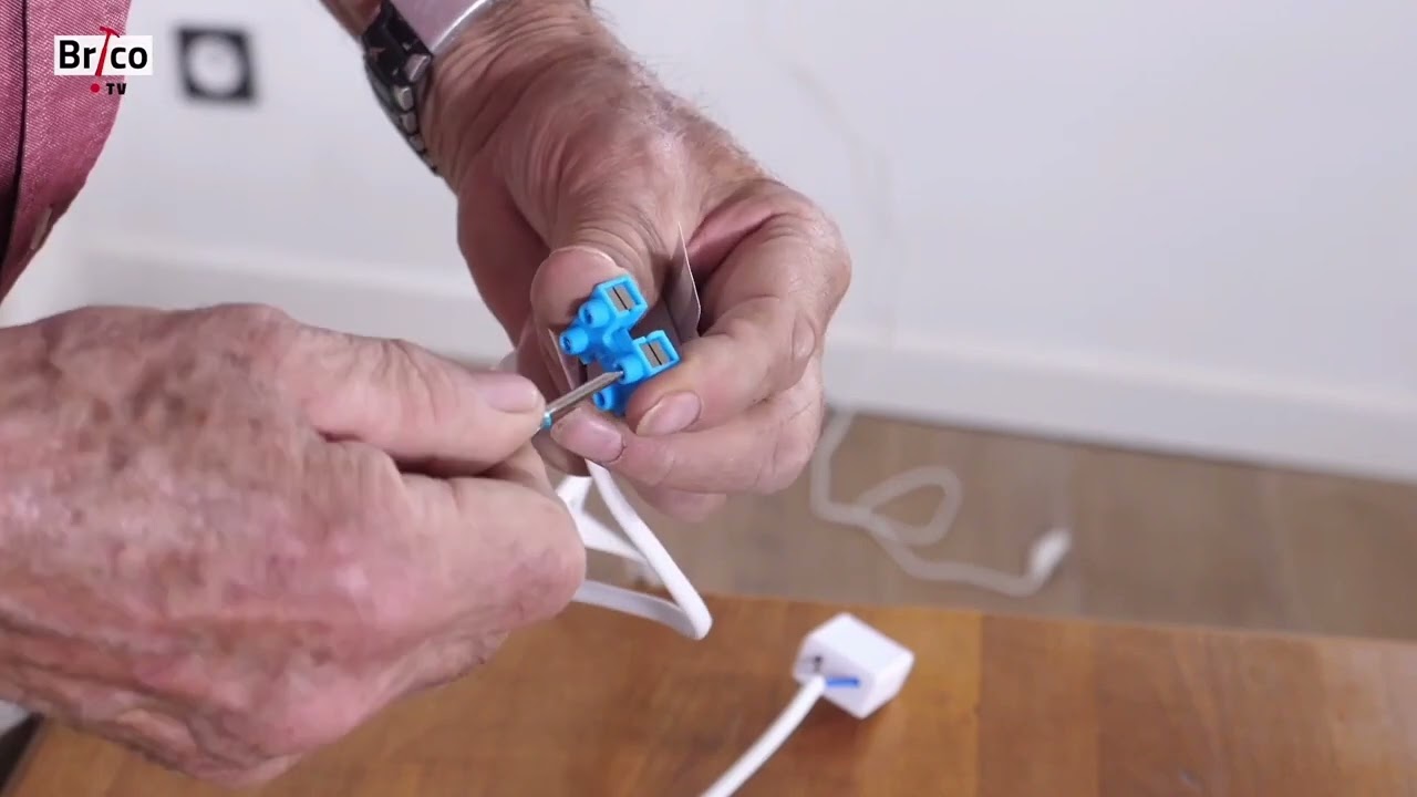 Robert Longechal, reconnu dans le milieu du bricolage, utilise MAGIC ELEK, le câble invisible !