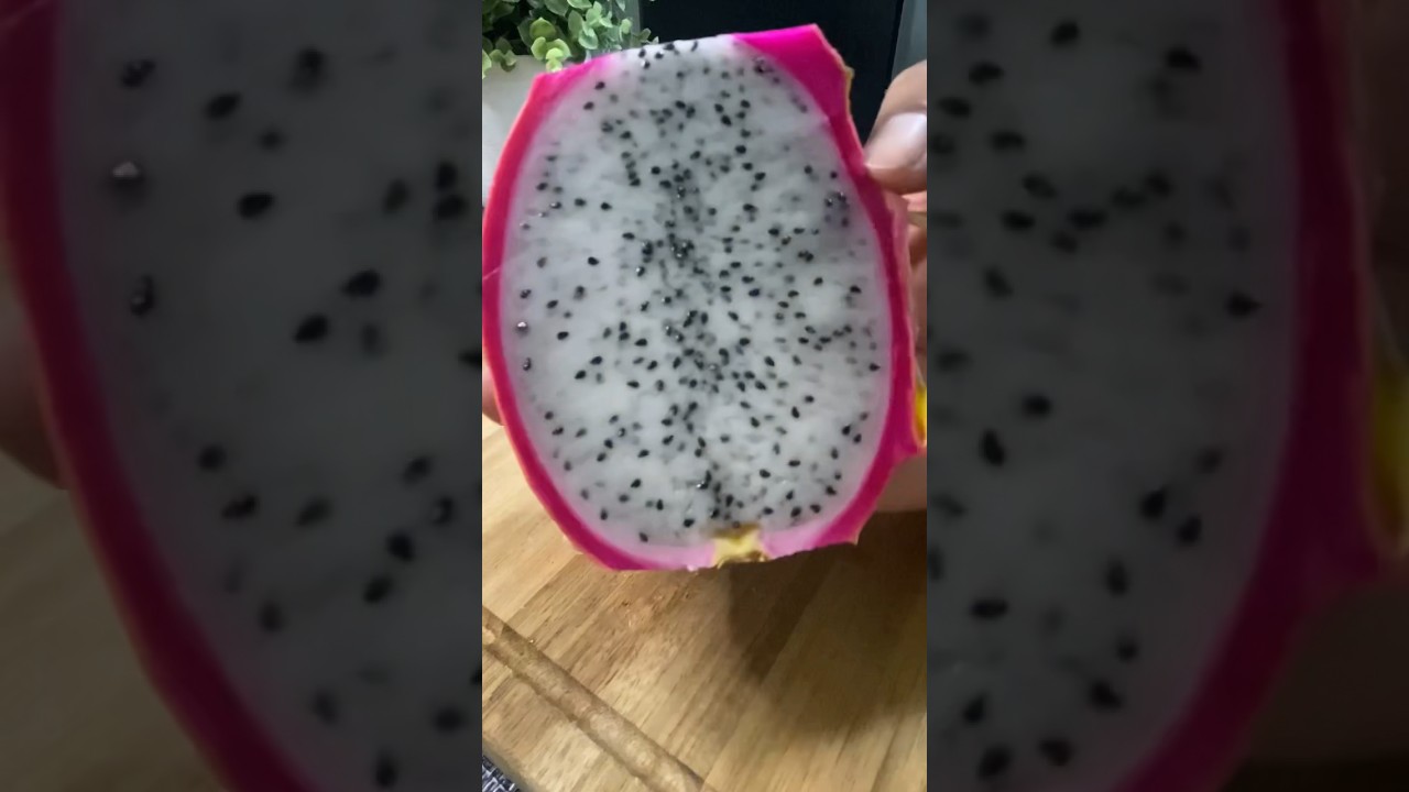 Trying Dragon Fruit!🥴 #dragonfruit  #tastetest  #foodie  #shortsvideo