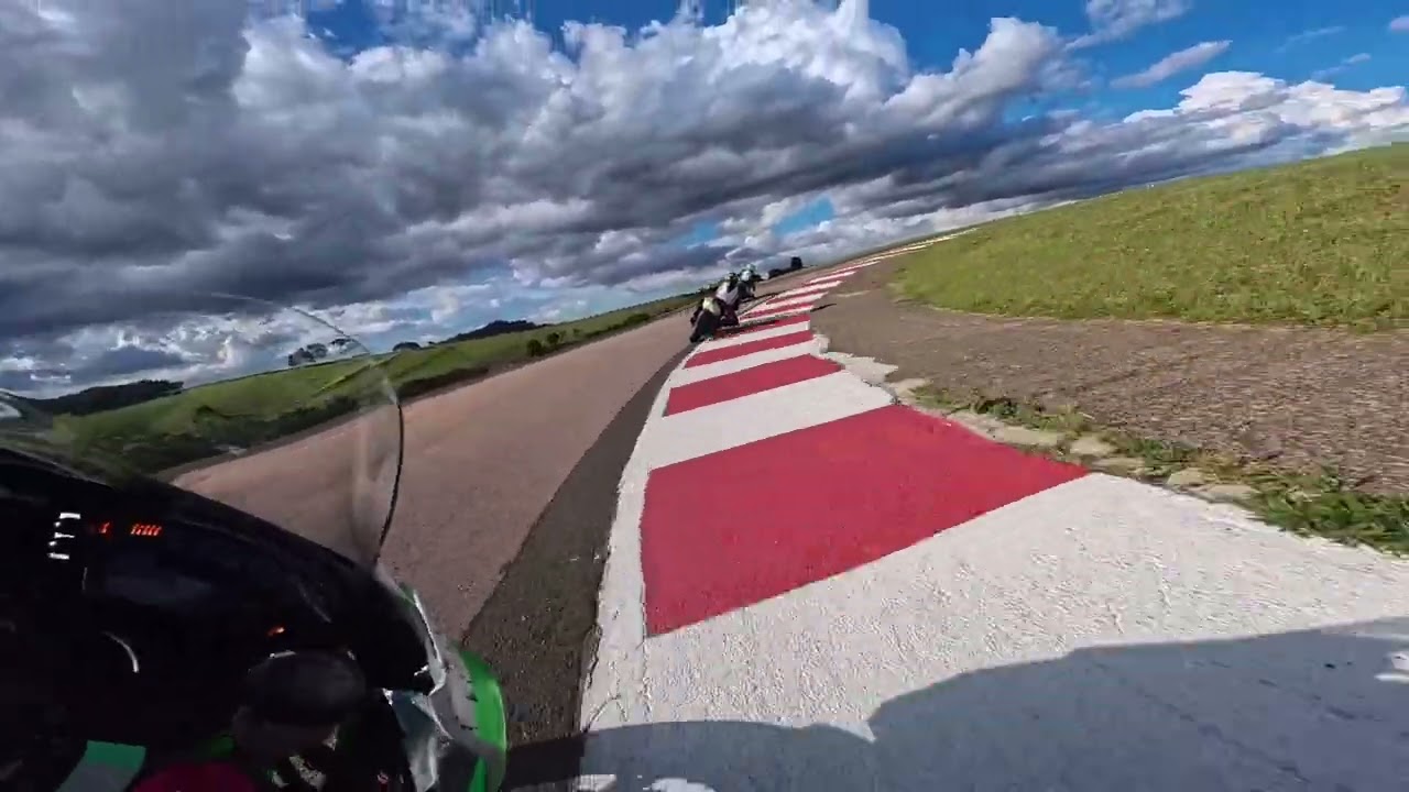 SEGUINDO AS MOTINHAS I ZX10R I HARAS TUIUTI