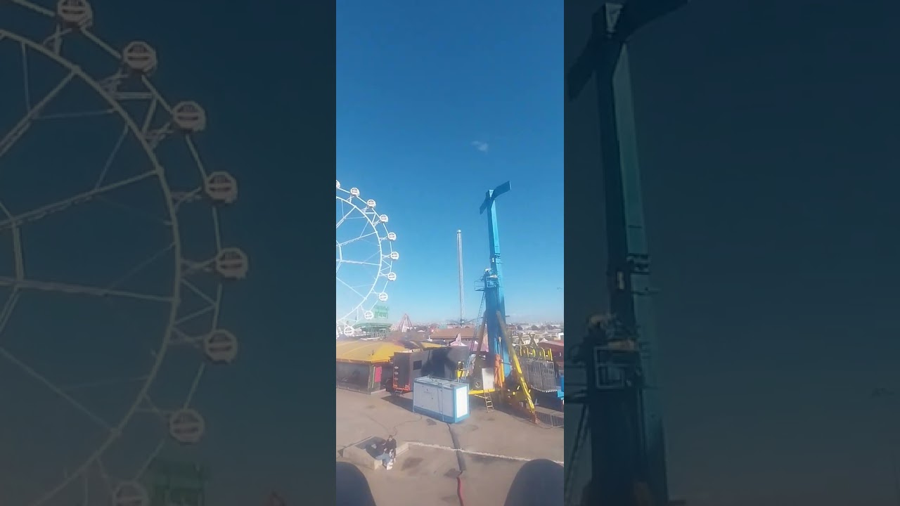 Montando En La Atracción De La Súper Tarántula De La Feria De Ram De Palma De Mallorca.