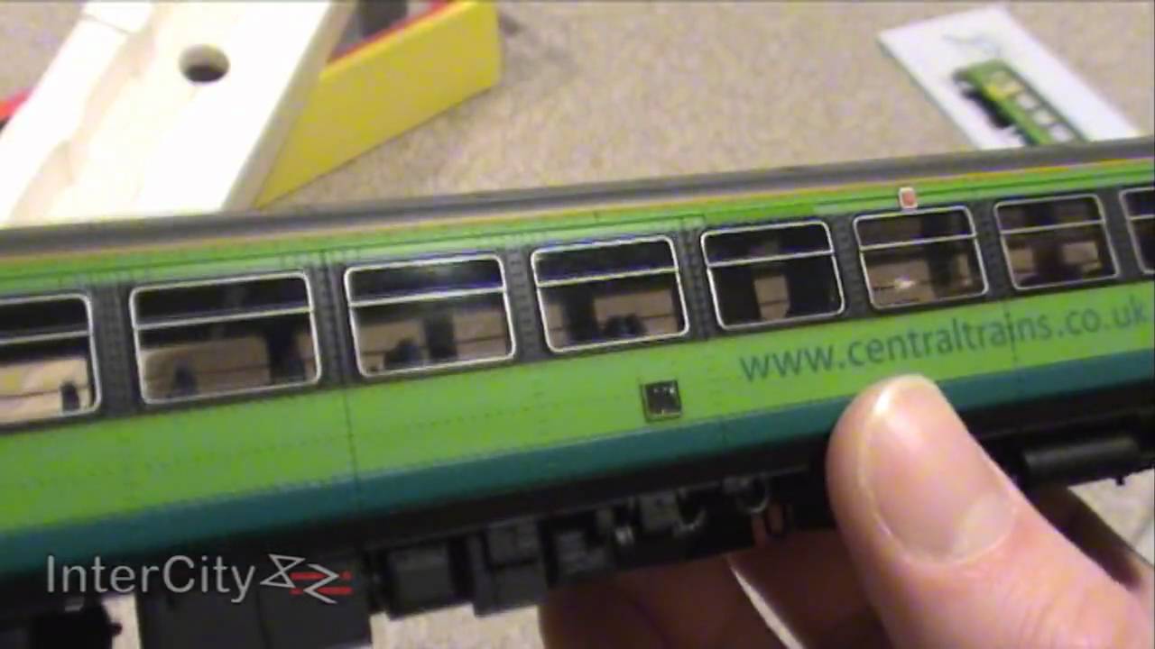 Opening the class 153 in Central Trains livery from Hornby
