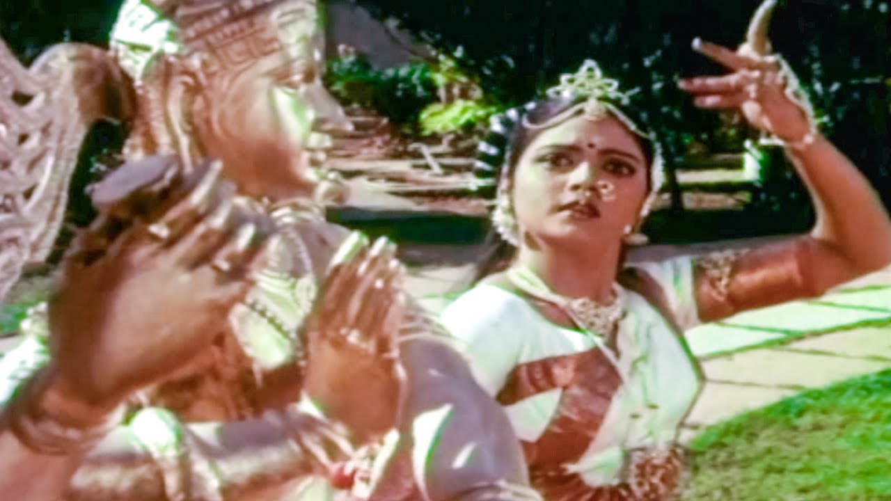 Suman, Bhanupriya Evergreen Superhit Song - America Alludu Video Songs | Telugu Movie Songs