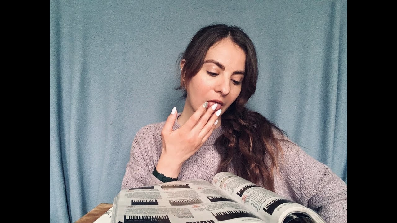 ASMR || Облизывание пальцев и перелистывание страниц с жеванием жвачки (тихо)