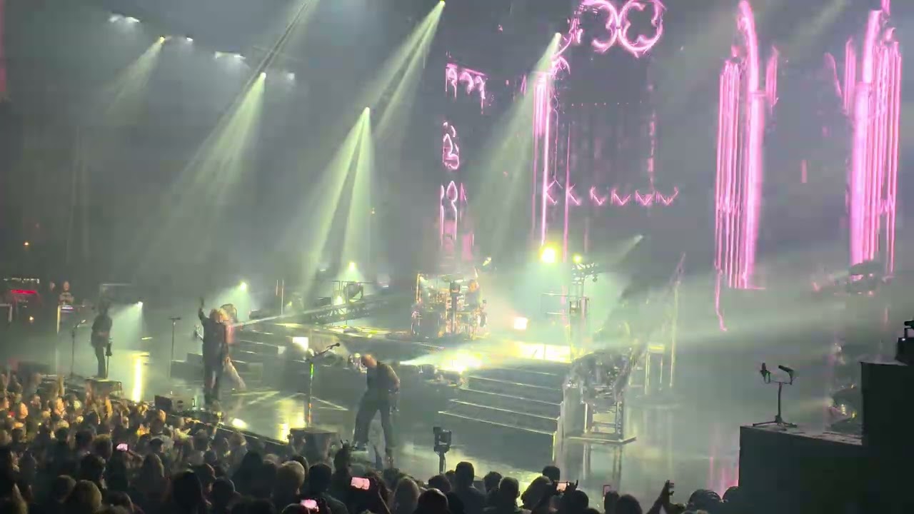 Def Leppard (Depeche Mode Cover) Personal Jesus Las Vegas