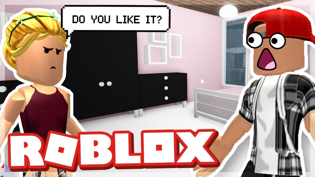 A SUBSCRIBER DECORATES MY HOUSE!! - ROBLOX