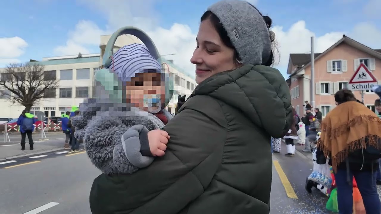 Chúng tôi đang ở một cuộc diễu hành lễ hội ở Littau.